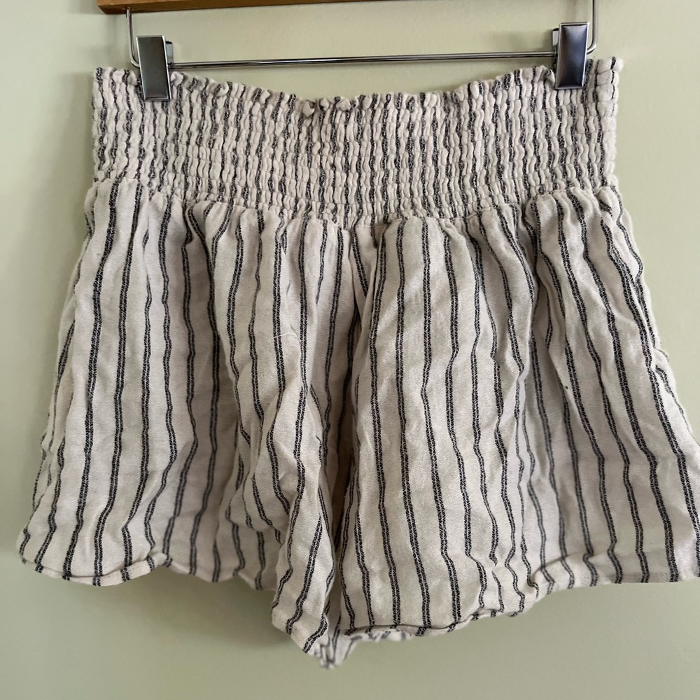 LOVESTITCH Striped Flow Short